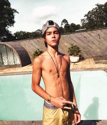 Young Chaps 5d2b136b5e833.jpg