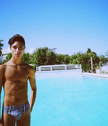 Young Chaps 5d2b137c3bad4.jpg