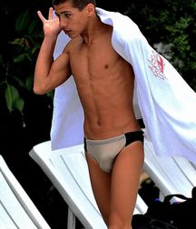 The Pleasure to Be Hot 5d2f3638e7bba.jpg