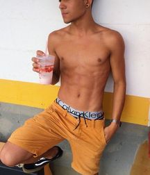 The Pleasure to Be Hot 5d2f36dcbceff.jpg