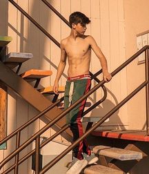 Such Hotness 5d38734c9f3a5.jpg