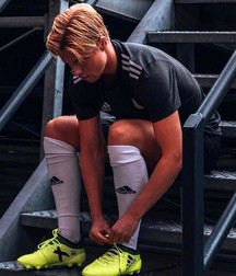 Sneaker Boys 5d6d15a082c54.jpg