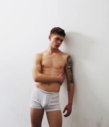 Sexy Bazar Boys 5eb6bb3f293e6.jpg