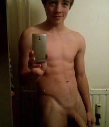 mirror selfies 5cb6c9856be28.jpg