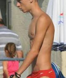 hot bulges 5d9d9345ce619.jpg