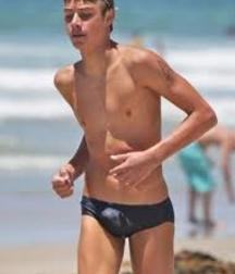 hot bulges 5d9d9347098b7.jpg