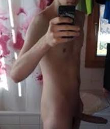 mirror selfies 5d9f31239fb3d.jpg