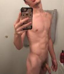 mirror selfies 5d9f312650d3c.jpg