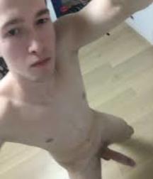 mirror selfies 5d9f3128df8cc.jpg
