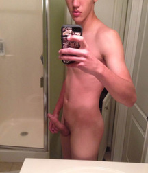 hot selfies 5dcfb9c267371.jpg