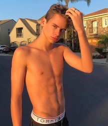 Drop dead gorgeous guys 5bdf8312865fc.jpeg