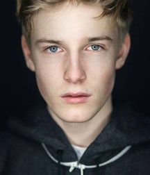 Louis Hofmann 5c06bea18713f.jpg