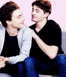 Bluelines 5ca72446bc353.gif