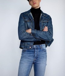 Bluelines  5cfbcfeab3719.jpg