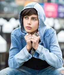 Bluelines 5d21dcd4d2cd9.jpg