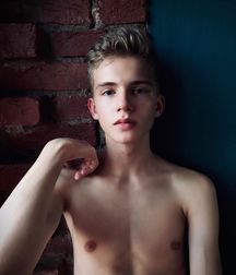 Bluelines Twink Tube 5e0cae3e585c0.jpg