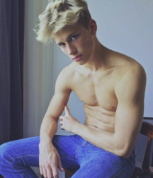  Bluelines Twink Tube 524 5e9db126bc311.png