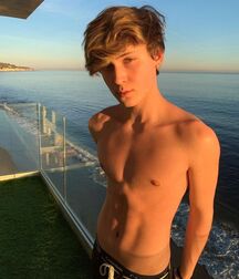  Bluelines Twink Tube 662 5ecf6c5bda52b.jpg