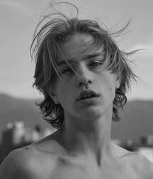 Bluelines Twink Tube 676 5ed29df5e8067.jpg