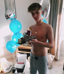 Bluelines Twink Tube 677 5ed29eb0b0c32.jpg