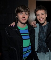 Miles Heizer Kissing Boys Porn 