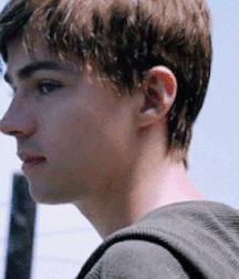 Miles Heizer Kissing Boys Porn  5f1715f86603e.gif