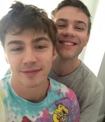Miles Heizer Kissing Boys Porn  5f171641d152e.jpg