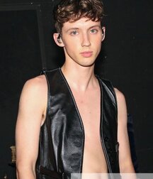 Hot Boys 42 So Lovely Gay Tube 5f8af14389d16.jpg