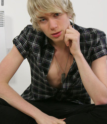 Desirable Eowyn Ward Blond Trick Boy Porn 5f8f0ade4ee5e.jpg