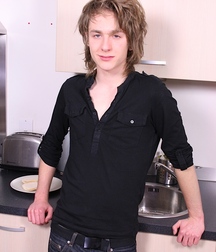 James Hot Long Haired Gay Boy Porn  5fe22636125cd.jpg