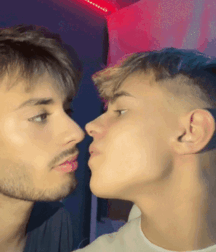 Bluelines  Mario R Twink Tube  61a276abafd72.gif