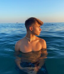 Bluelines  Mario R Twink Tube  61a276ba908d3.jpg