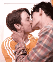BL Heartstopper Joe Cute Brit Actor Twink Tube 62638ec9198f3.gif