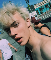 Midweek Boys Cute & Hot Twink Tube 626a592ecf394.png