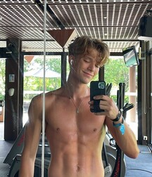 Boys For The Weekend Selfie Open Letter Twink Tube 6290868aca3d7.jpg