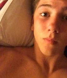 Guys Naked Wanking Totally Naked 5c0f33dec8196.jpg