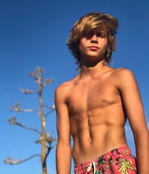 Teens 5d837220d6db5.jpg