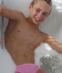 gay 7 5ce4fc811753e.jpg