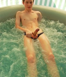 gay 13 5ceb6c0bbccbd.jpg