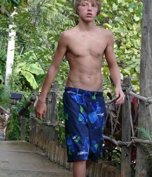 gay 18 5cf0b874bf966.jpg