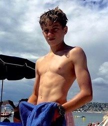 gay 18 5cf0b8ba76065.jpg