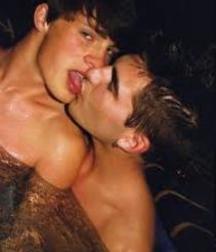 gay 29 5d02254a9b238.jpg