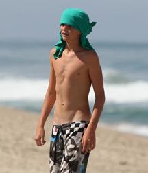 gay 55 5d1f5180aa077.jpg