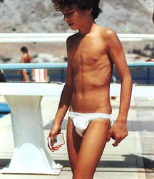 gay 77 5d44132b8e788.jpg