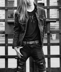 B2GL4 Wall 5d8ccf34879a1.jpg