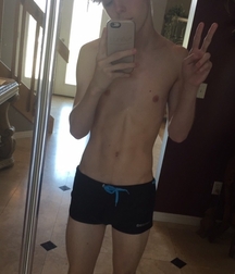 Selfie (Solo) 5be2803d4ed3f.jpg