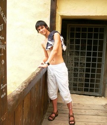 Aaron Alexboys 5be6af6699543.jpg