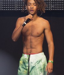 Jaden 5bf8bc305a645.jpg