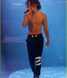 Jaden 5bf8bc4ac1c3e.jpg