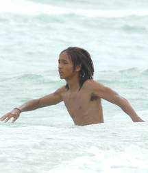 Jaden 5bf8bc4dac9e0.jpg